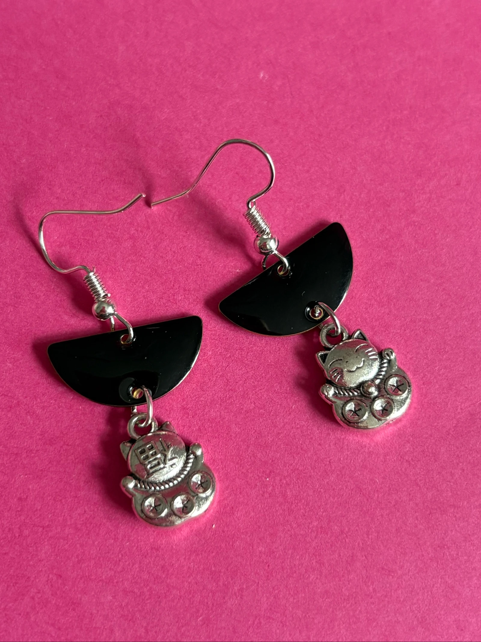 Brincos pendentes "Gato da sorte" (Maneki-neko) – photo 4